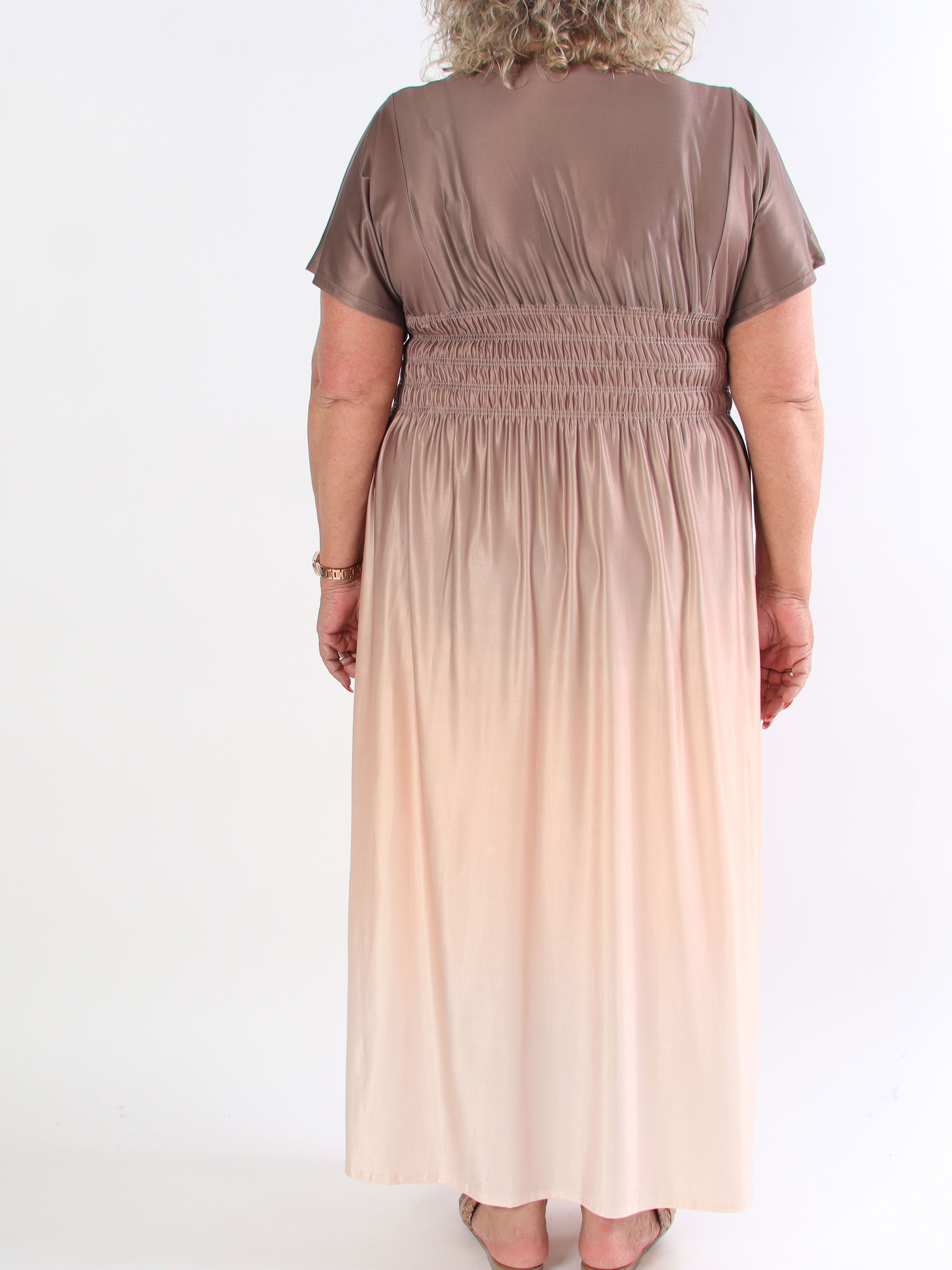 Pams Fade - Lång mångfärgad stretchig plus size klänning